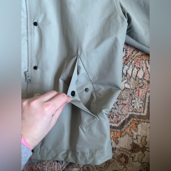 Everlane The ReNew Windbreaker Jacket in Sage Green - Picture 2 of 4